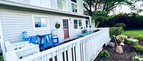 Front deck space with 3 sitting areas