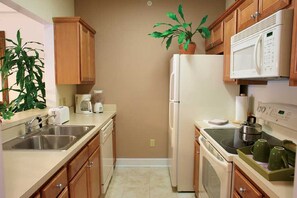 Full kitchen