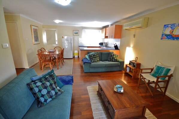 Lounge/dining/kitchen - Kalbarri Accommodation Service