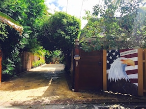 Kailua Gardens Estate driveway
