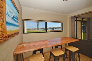Riverview Holiday Apartments 11 - Kalbarri Accommodation Service - Downstairs seating area