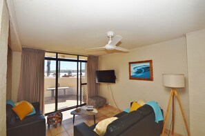 Riverview Holiday 11 - Kalbarri Accommodation Service - Lounge with view