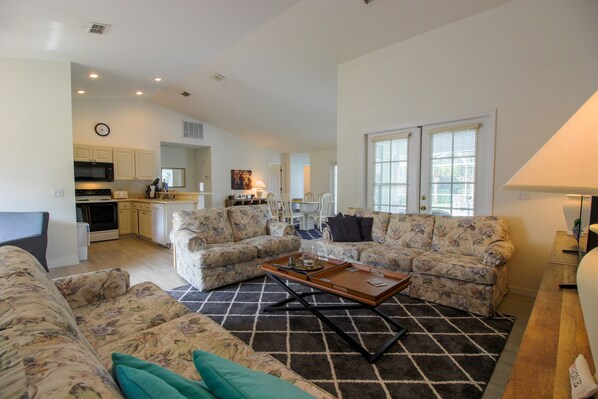 Living Room, Room, Indoors, Furniture, Couch