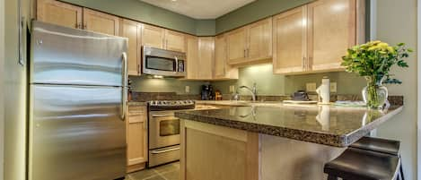 Full Kitchen - Greystone Lodge Unit 303