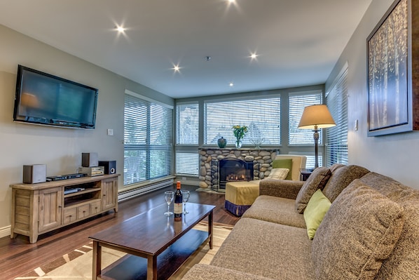 Living Room - Fireplace and Large TV - Greystone Lodge Unit 216