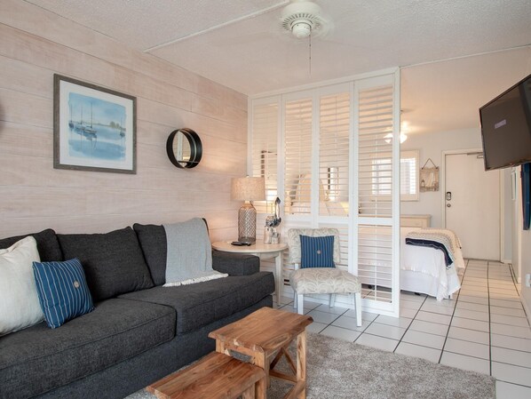 Studio living room to bedroom