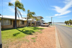 River Retreat - Kalbarri Accommodation Service - Glimpses of the Murchison River