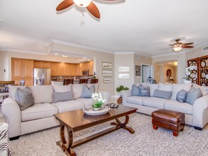 Comfortable seating for 6 to relax and enjoy the Florida sun