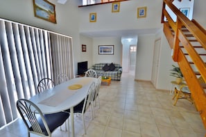 Lorraine's Place - Kalbarri Accommodation Service - downstairs