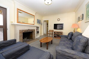 316CA Lower - Living Room to Kitchen