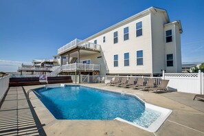 Rear Exterior of Pointe O'View