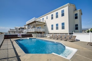 Rear Exterior of Pointe O'View