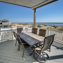 Bottom-Level Deck with Seating