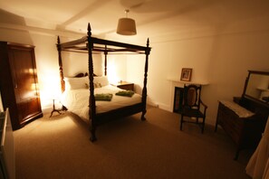 The other King size four poster bed. Yes the room is very large!