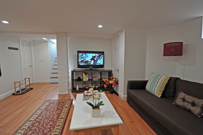 Comfy, cozy and clean basement apt with parking close to Harvard, Tufts and MIT.