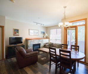 Open plan living, kitchen and dining
