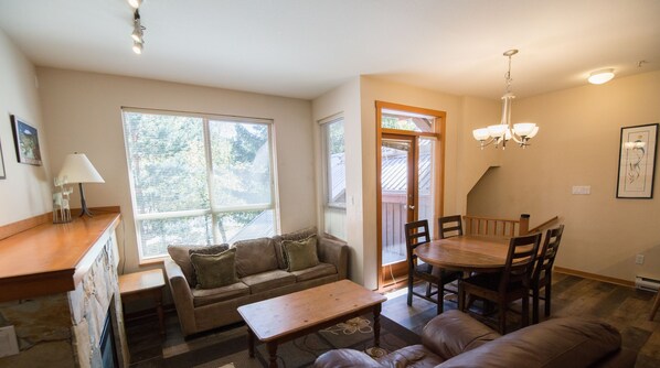 Open plan living, kitchen and dining
