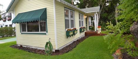 Dunedin Sweetheart Cottage