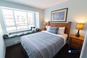 Bedroom with Queen size bed