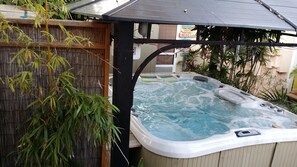 FREE Heated Commercial Hot Tub out your door open all year, Great in Winter