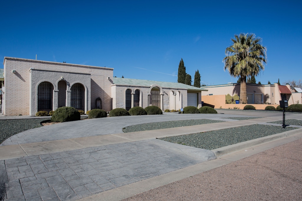 Swimming Pool -Spacious Family Retreat: 4 Bedroom, Close to Airport, Ft Bliss