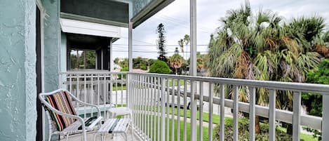 Sit and relax on the balcony.