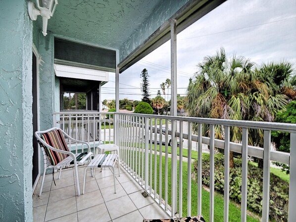 Sit and relax on the balcony.