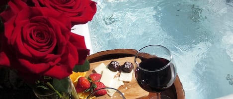 Romance, rest and relax in the Moondance Hot Tub