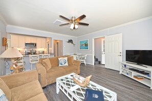 323CE - Living Area.jpg