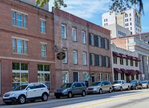 Another street view of The Oglethorpe Lodge in historic downtown Savannah.