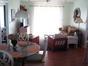 Living/Dining Area