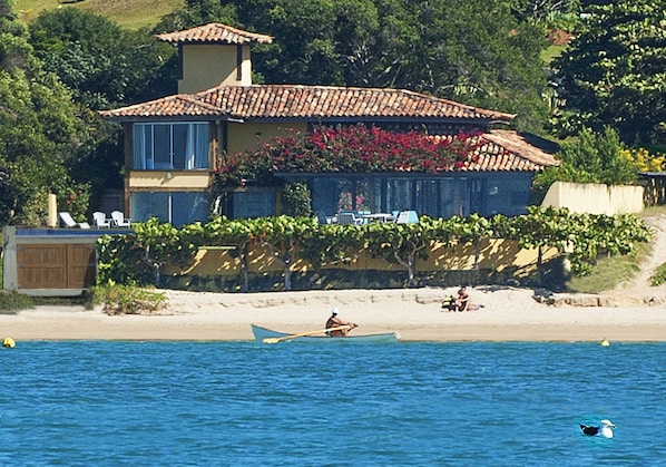 Casa vista do mar