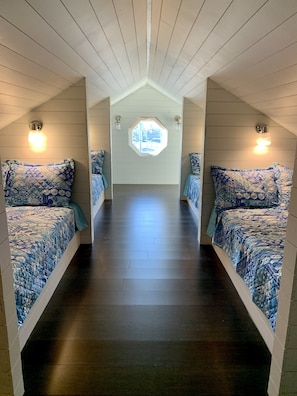 New attic sleeping area-4 double beds