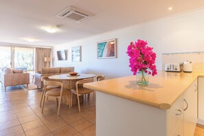 Kalbarri_Blue_Waters_ - Kitchen / Dining