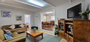 Patrick Crescent 18 - Kalbarri Accommodation Services - Lounge