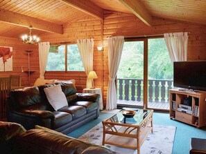 Open plan living/dining area