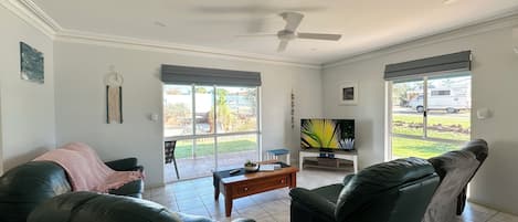 Kalbarri_Cygnet_2 - Lounge room