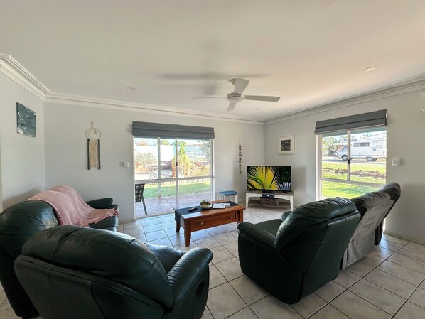 Kalbarri_Cygnet_2 - Lounge room