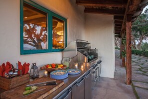 Chefs will enjoy the outdoor Kitchen