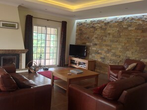 Lounge with feature stone wall