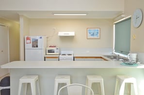 Kalbarri - Seacrest - Kitchen