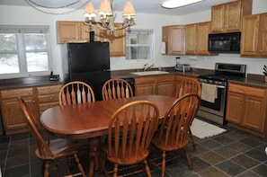 Elk Suite kitchen and dining area with gas cook top and stove