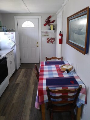 Eat in kitchen