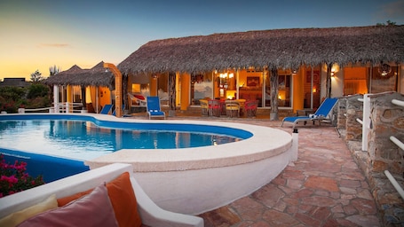 Beautiful
Villa..Infiniti Pool ENJOY!!