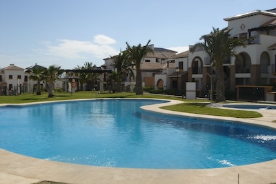 Luxury 2 Bedroom Family Apartment With Outdoor/ Indoor Swimming Pool & WiFi