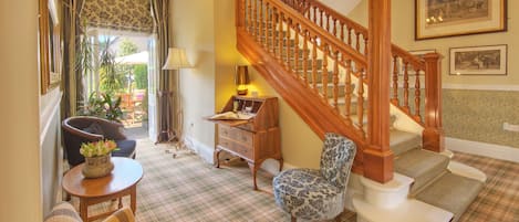 Spacious entrance hall and reception area