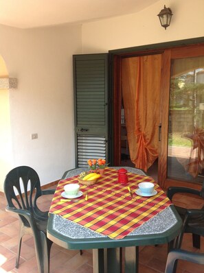 Outdoor dining