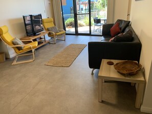 Kalbarri Alta Riva 2 - Kalbarri Accommodation Service - Downstairs Lounge Room