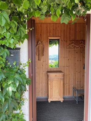  Eingang zur Wohnung und Garderobe