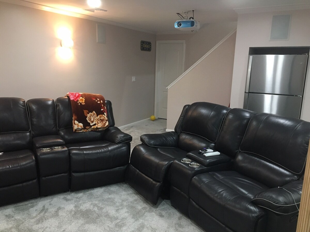Privacy, entertainment, comfort galore 2 BR LR 1BA Home Theater, Pool Table